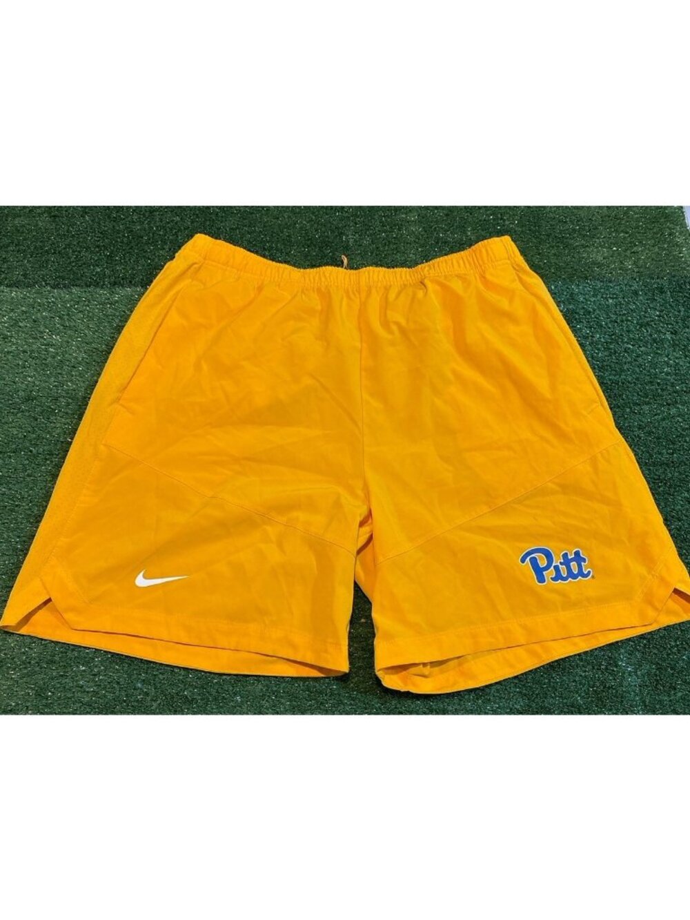 Pitt Panthers shorts mens XL yellow nike lightweight breathable 7" inseam stretc